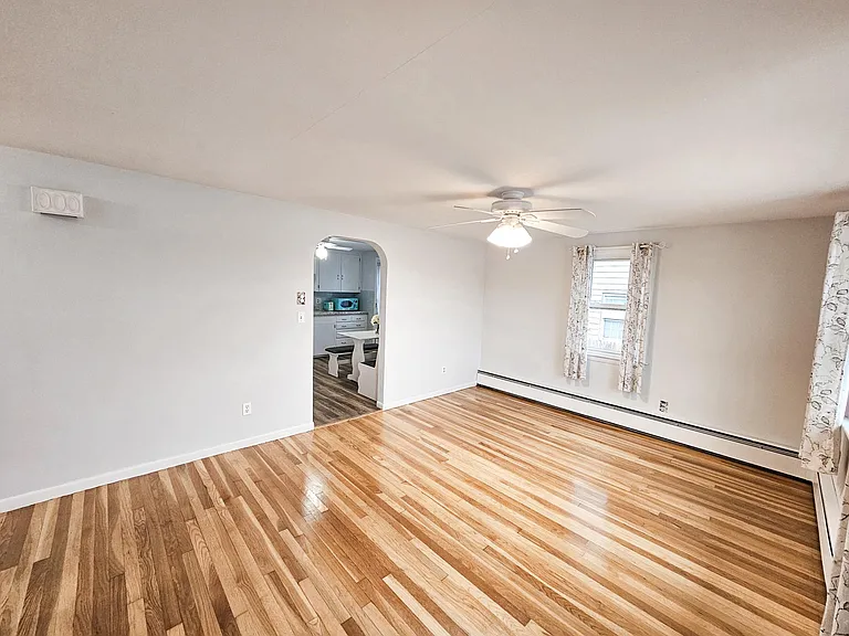 193 Aqueduct Rd — Photo 2
