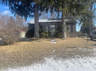 130 N 10th St, Edmore, MI 48829