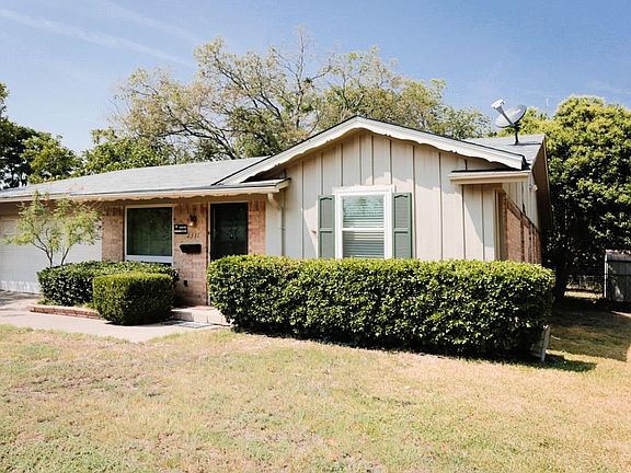 2nd image of 2331 Royal Dr