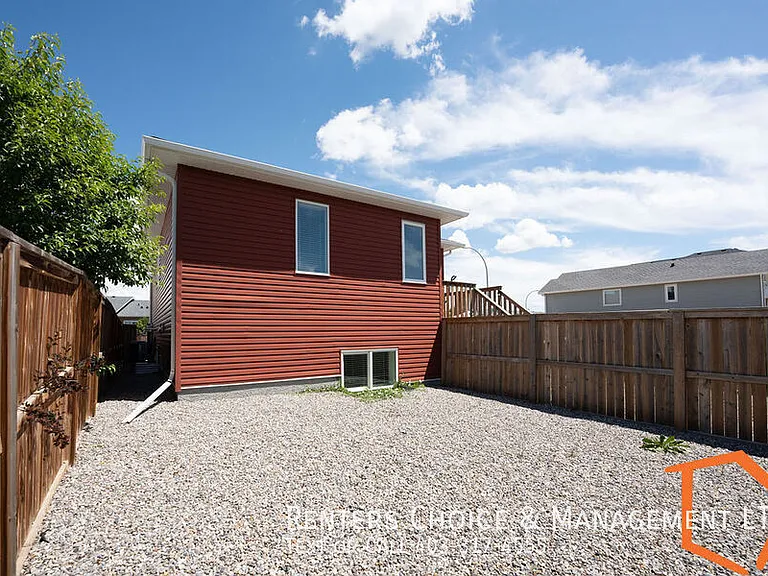 315 Northlander Bnd W #2 — Photo 11
