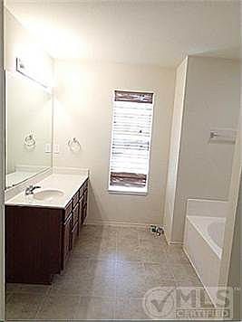 5th image of 600 Tradewind Dr