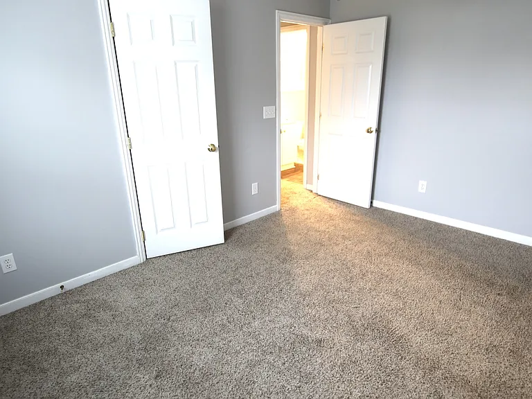 4400 Greensbury Dr — Photo 48