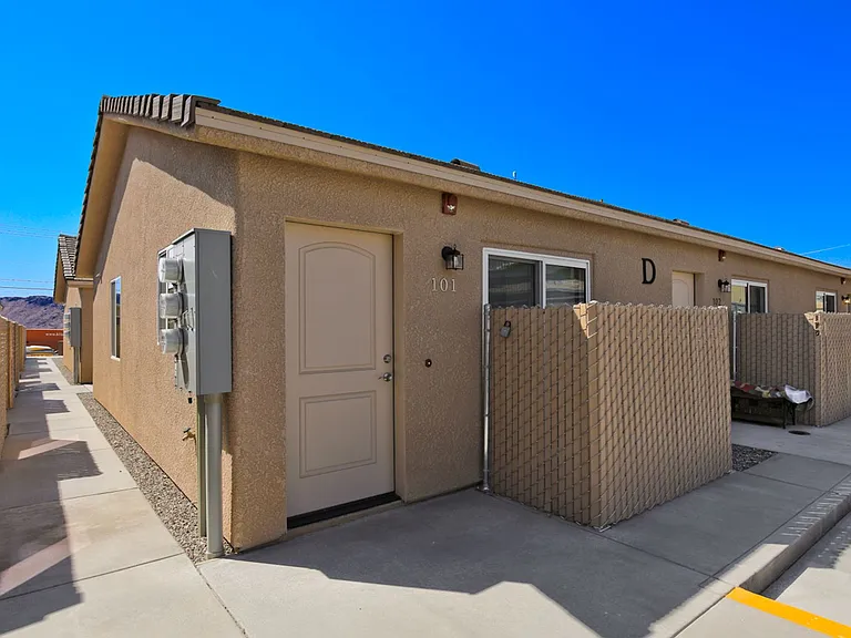 3064 Shoshone Dr — Photo 6