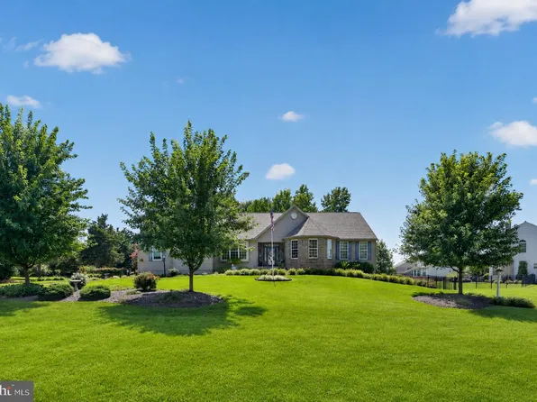 15 Skyline Cir, Sewell, NJ 08080