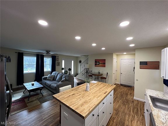 5th image of 369 Dawnshire Dr