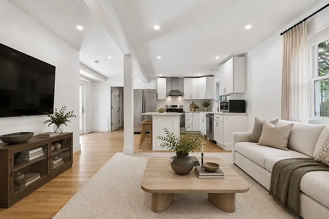35 Williams St — Photo 2