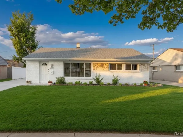 25452 Miracle Dr, Madison Heights, MI 48071