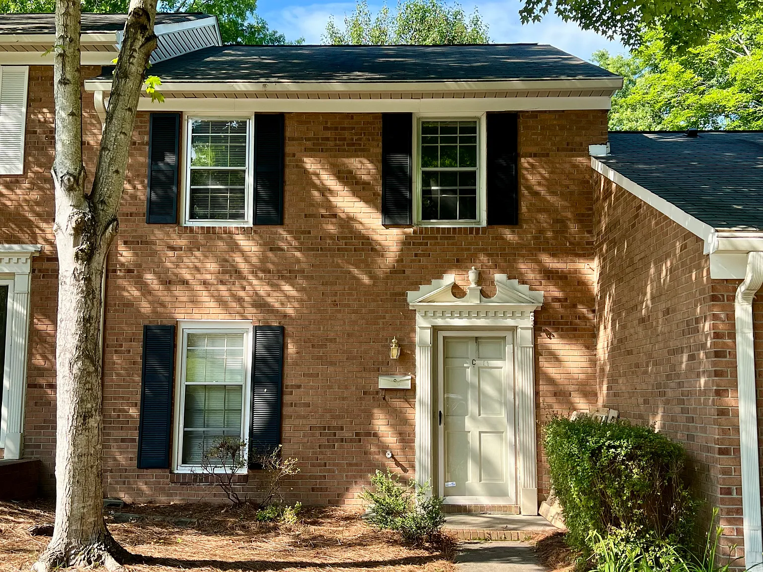 2 bed, 1.5 bath, 1170 sqft, $1,350 — Photo 1
