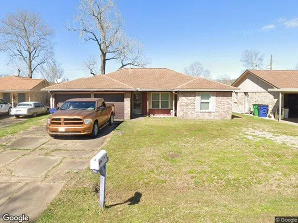 1253 Pyburn St, Angleton, TX 77515