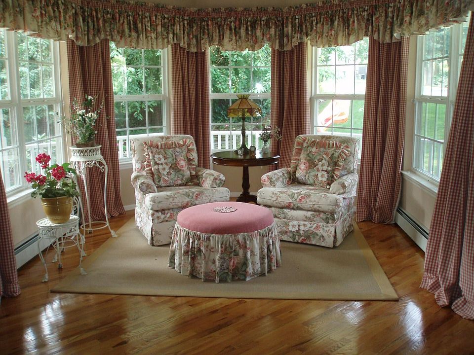 Circular portion of the living room