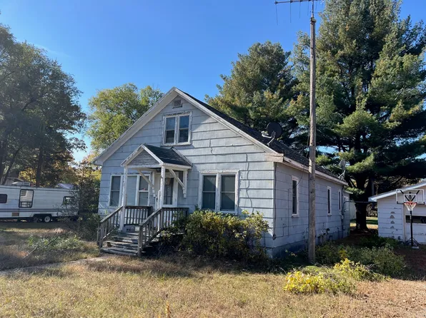 221 N Pine St, Adams, WI 53910