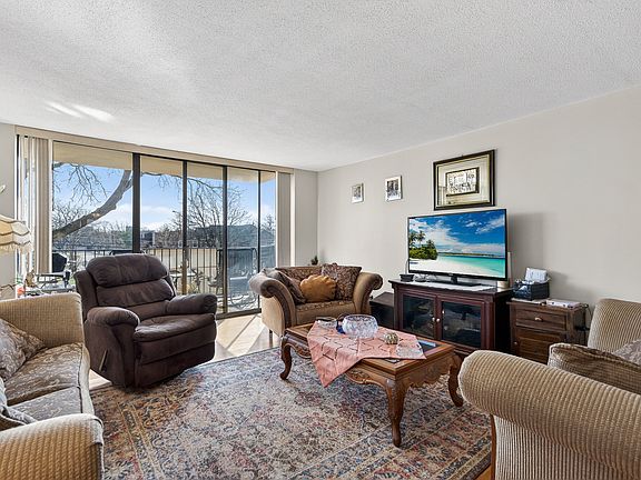 3rd image of 2000 Saint Regis Dr APT 2B