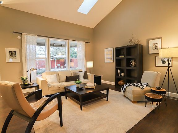 4th image of 560 Creswood Dr