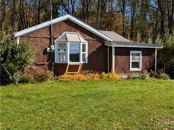 69 Club Dr, Pulaski, NY 13142