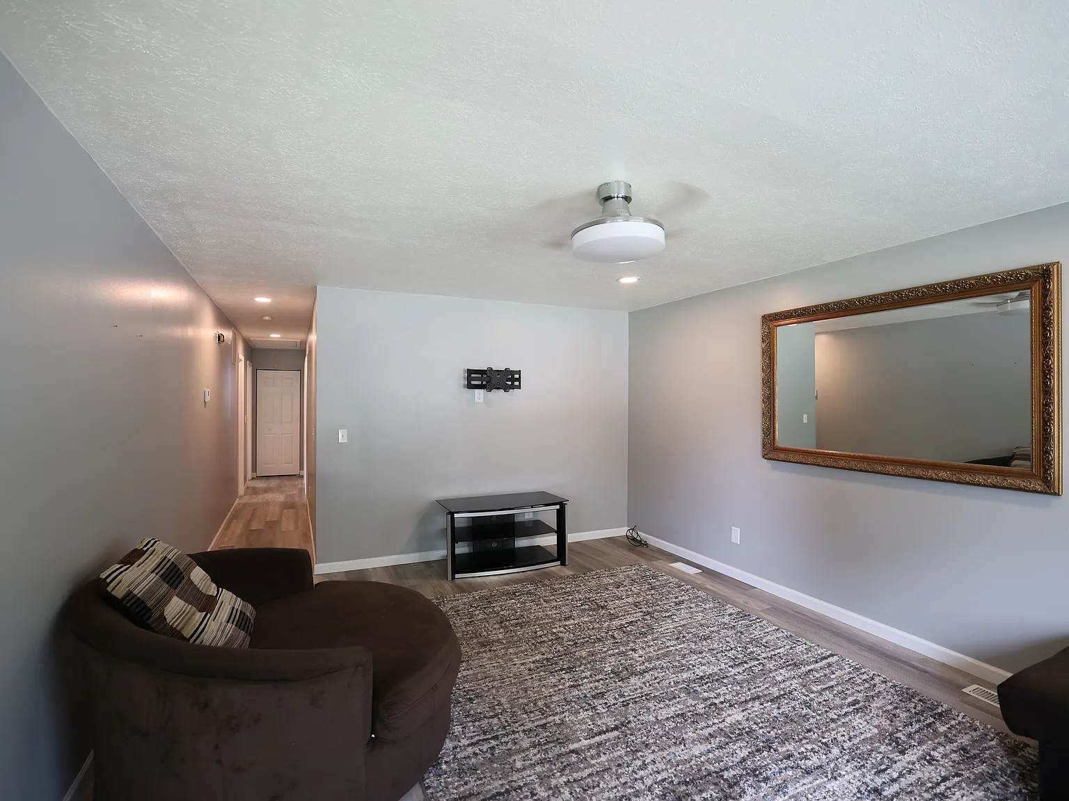 3 bed, 1104 sqft, $1,950 — Photo 3
