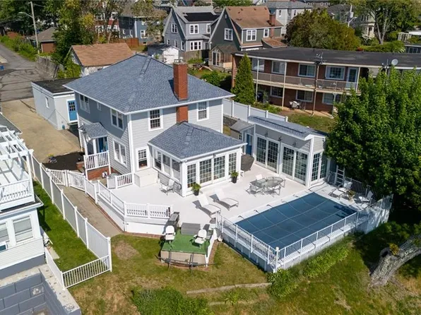 8 Rushton Dr, Cranston, RI 02905