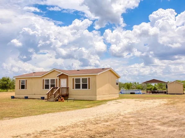 682 COUNTY ROAD 6725, Devine, TX 78016