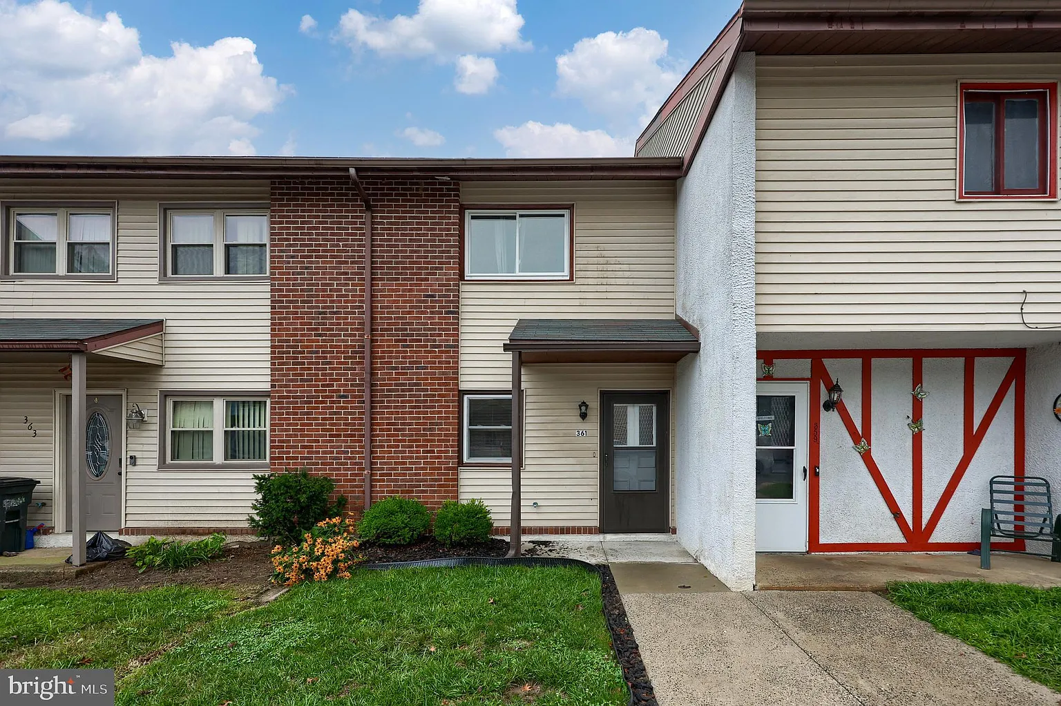 361 Greenland Dr photo 1