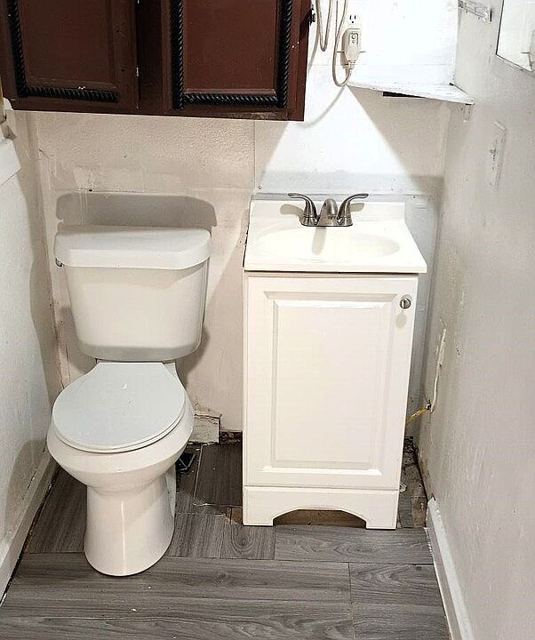 2nd image of 3803 Meadowbrook Dr #5