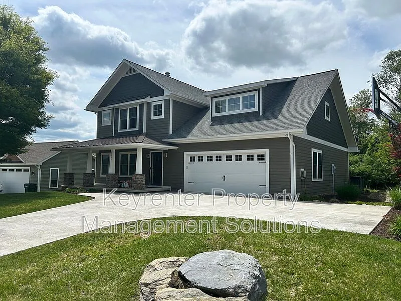 4 bed, 4.0 bath, 3008 sqft, $2,995 — Photo 2