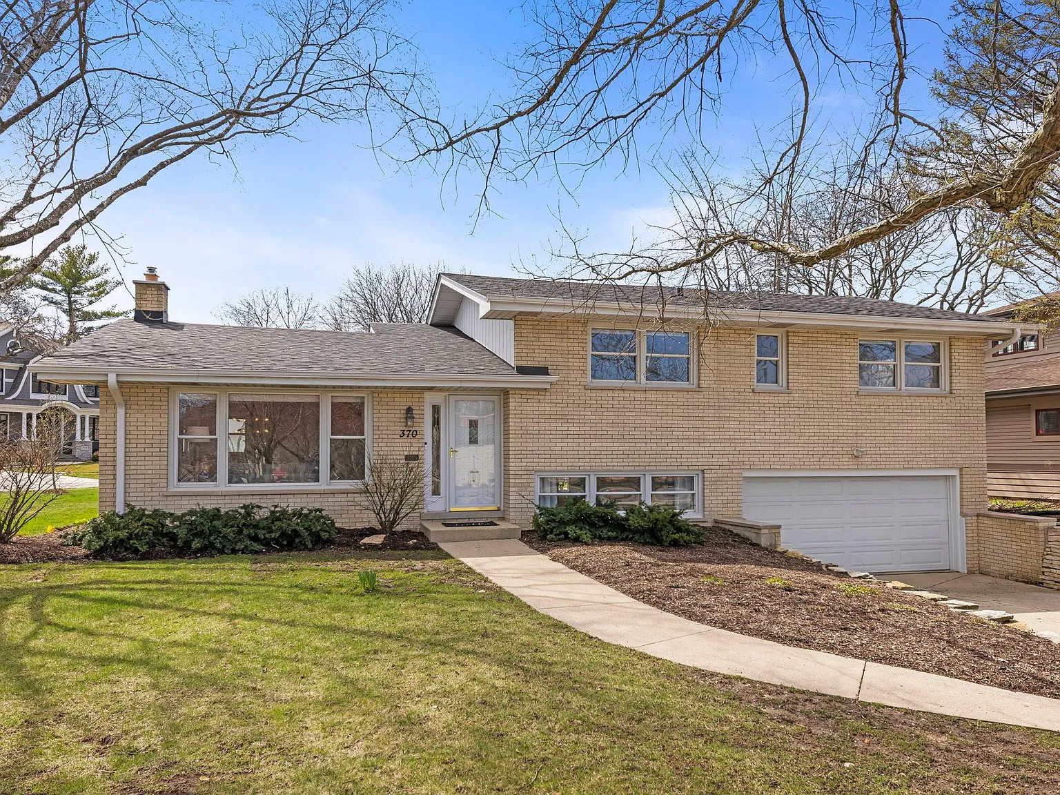 4 bed, 2.5 bath, 1967 sqft, $5,000 — Photo 2