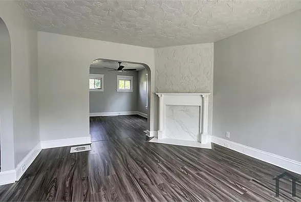 1348 E 111th St — Photo 7