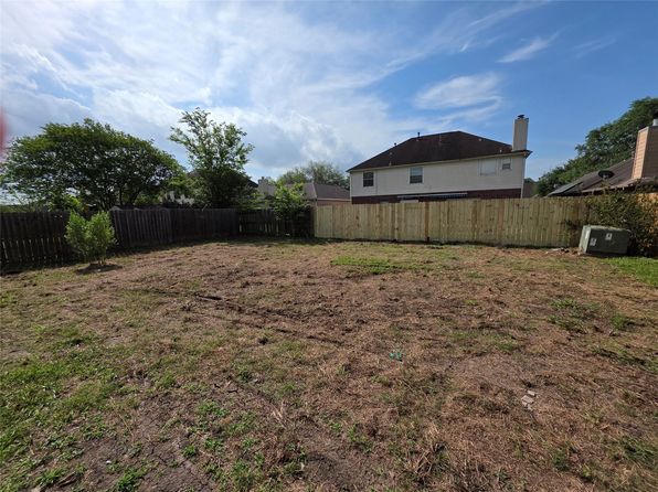 1235 N Arbor Bough Cir, Fresno, TX 77545