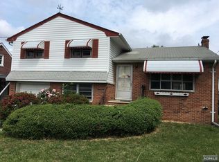 15 Garden St, Saddle Brook, NJ 07663