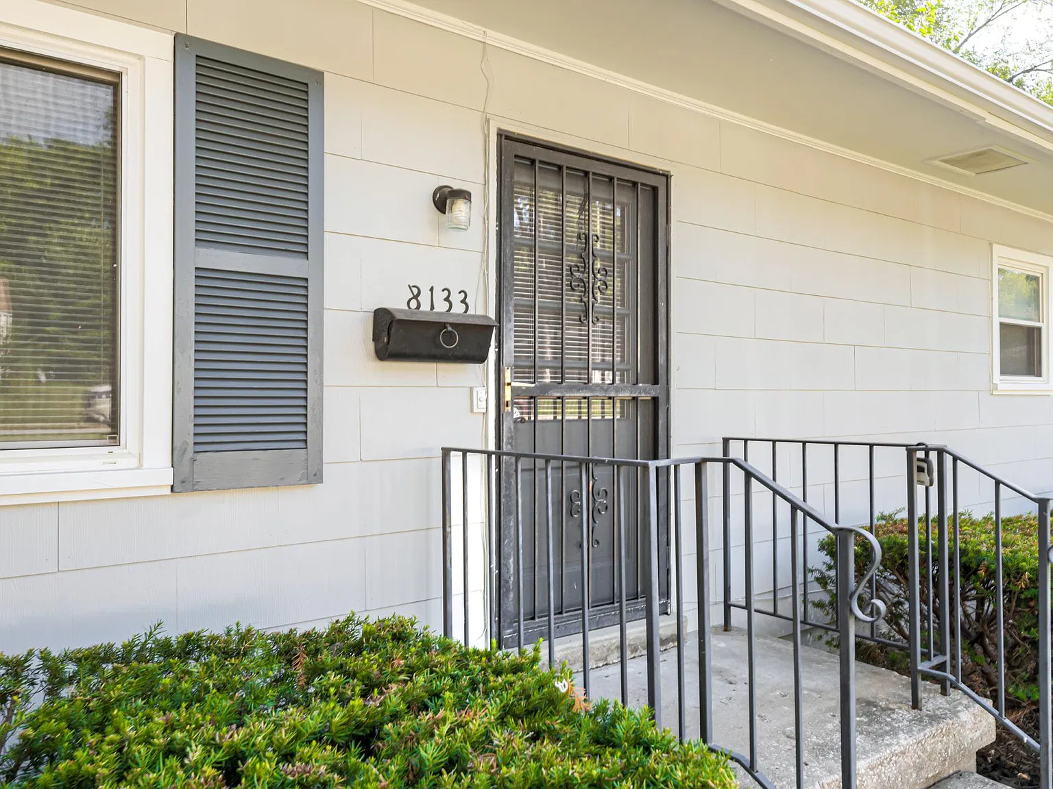 2 bed, 744 sqft, $1,450 — Photo 2
