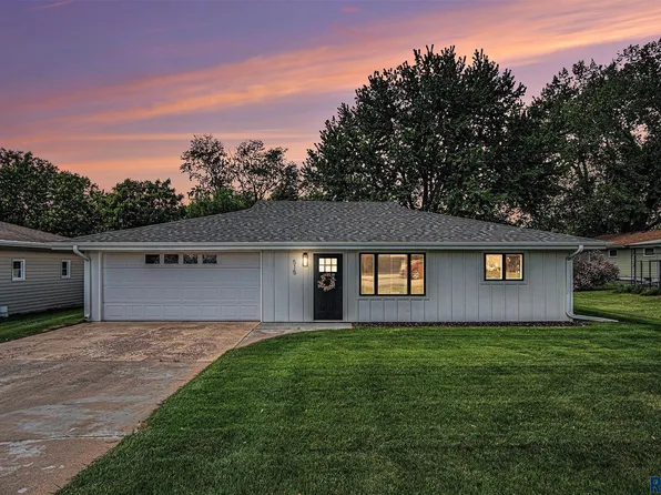 515 N Division Ave, Madison, SD 57042