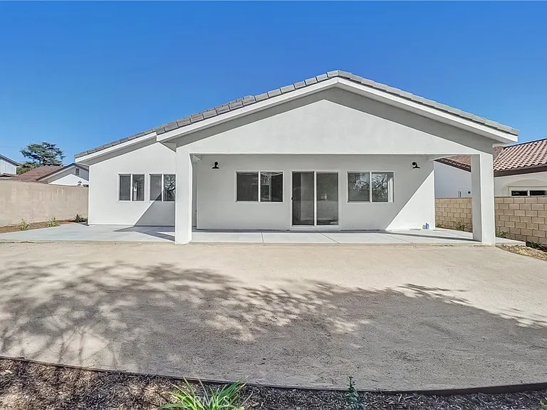 451 Hervey Ave — Photo 12