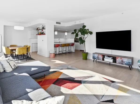 9 Avenue At Port Imperial image 4 of 27