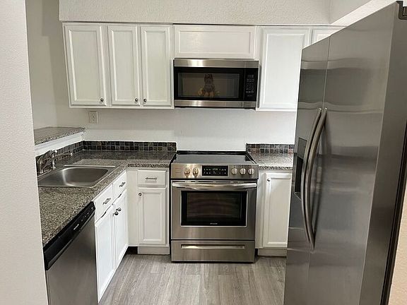3rd image of 130 Scottsdale Sq #130