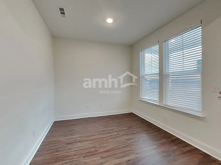 130 Marin Dr — Photo 10