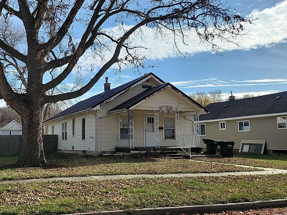 3rd image of 1928 Nash St