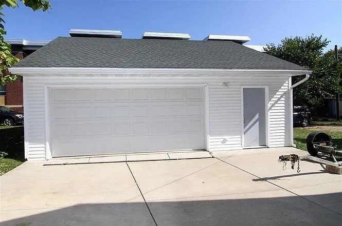 2 bed, 1.0 bath, 772 sqft, $1,700 — Photo 2