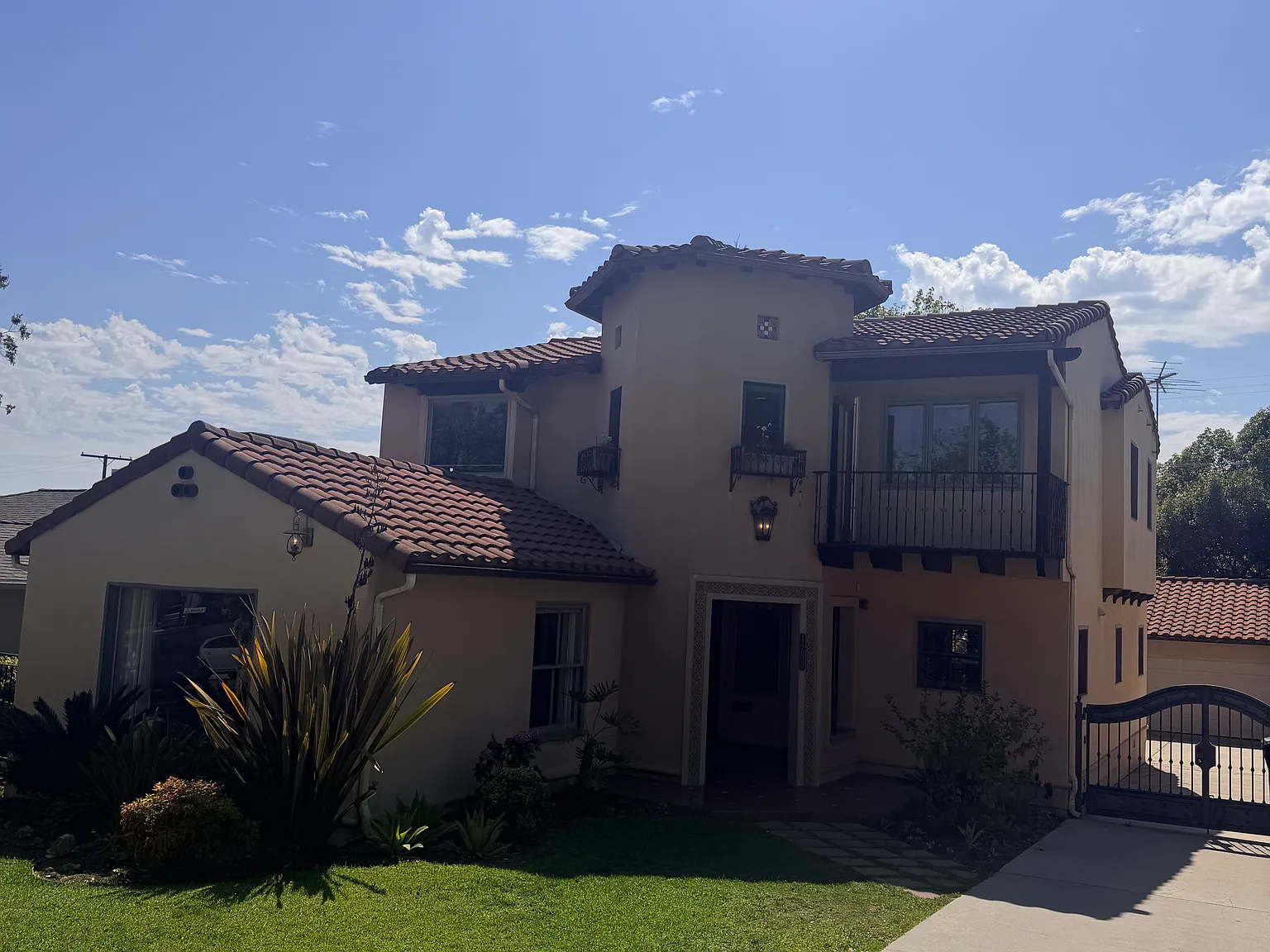 5 bed, 2976 sqft, $6,990 — Photo 1