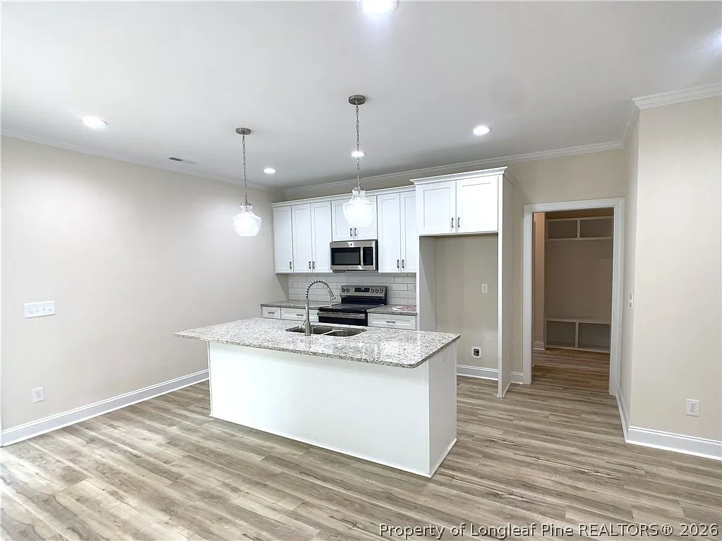 5 bed, 3.5 bath, 2620 sqft, $2,650 — Photo 4