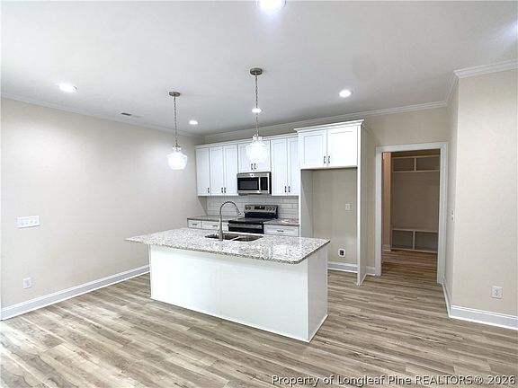 4th image of 2421 Colgate Dr