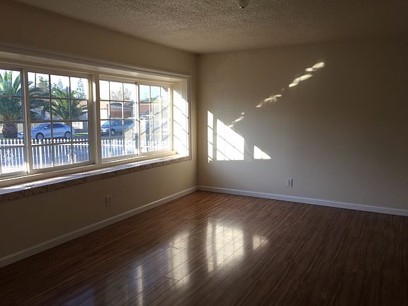 3rd image of 729 Evanwood Ave