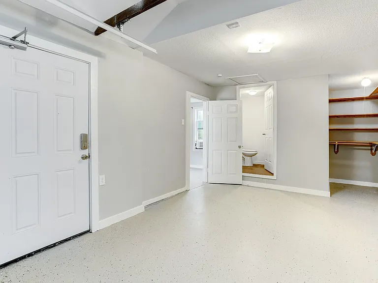 2721 Engelke St — Photo 19