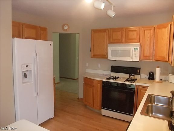 4th image of 275 Brookfield Pl