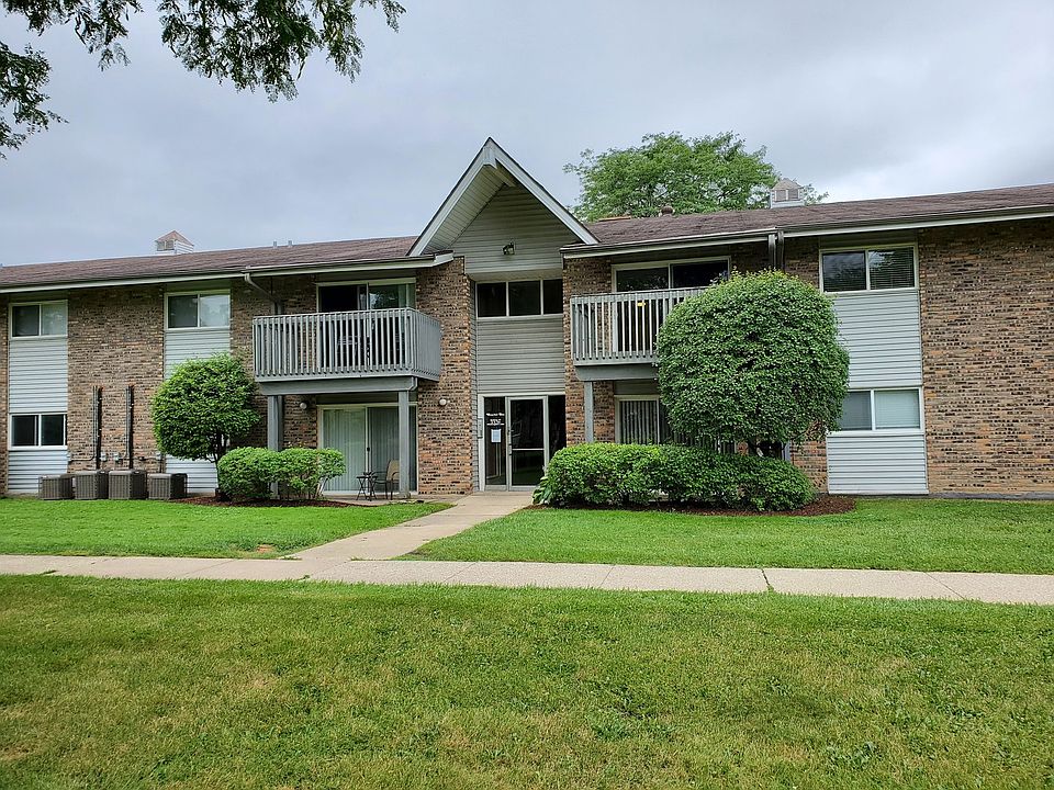 1st image of 16W505 Mockingbird Ln APT 202