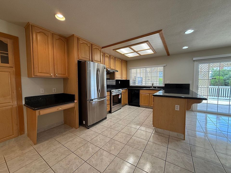1st image of 2850 Summerheights Dr