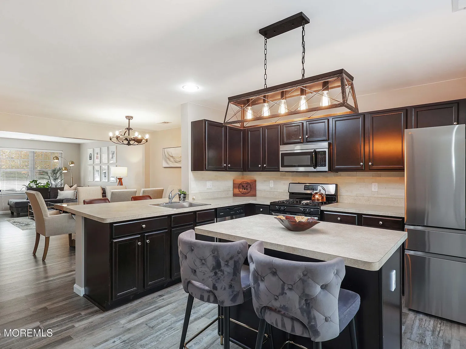 3 bed, 2.5 bath, 1700 sqft, $3,300 — Photo 3