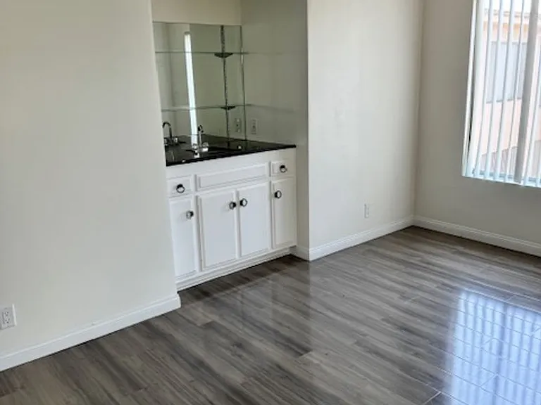 319 S. Clark Drive — Photo 13