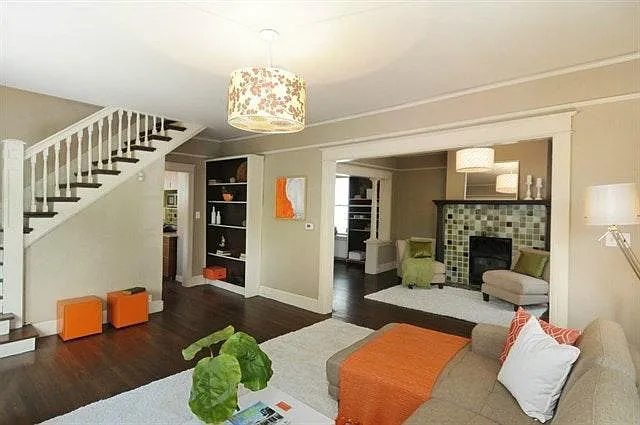 910 E Miller St — Photo 2