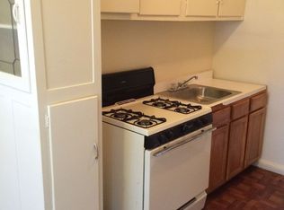 557 Lebaum St SE APT 101, Washington, DC 20032