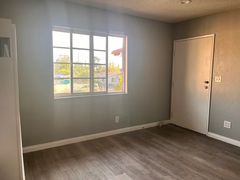 4459 N Maine Ave #D — Photo 6