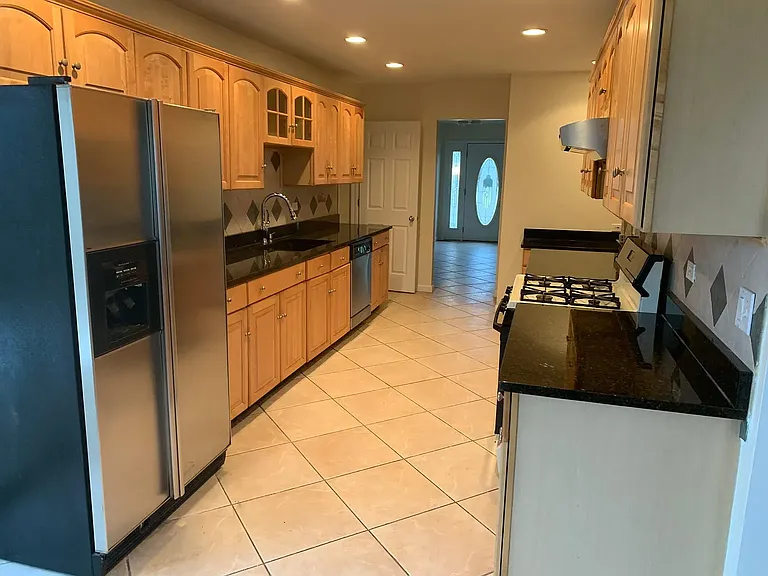 18 W Stevenson Dr — Photo 10